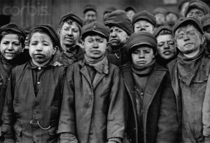 Victorian-Children-at-Work-Factory.jpg