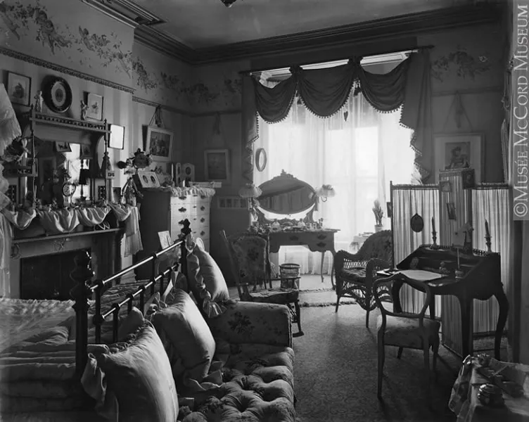 Rich Victorian Houses Bedroom