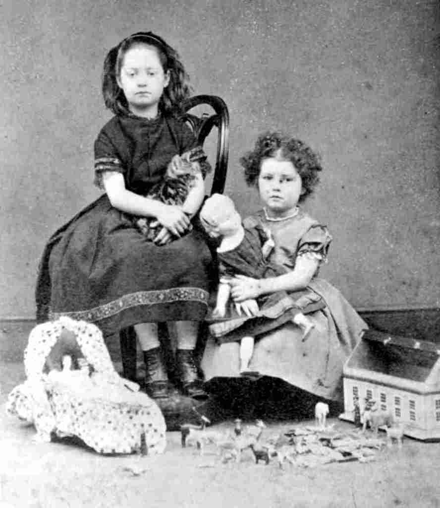 victorian-photo-camera